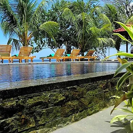 Tradisi Beach Front Villas